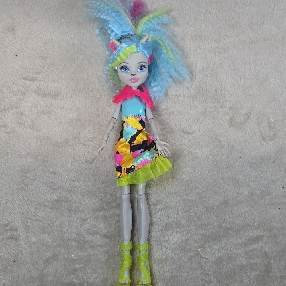 Monster High Electrified Hair Raising Ghouls Silvi Timberwolf Doll Outfit Shoes